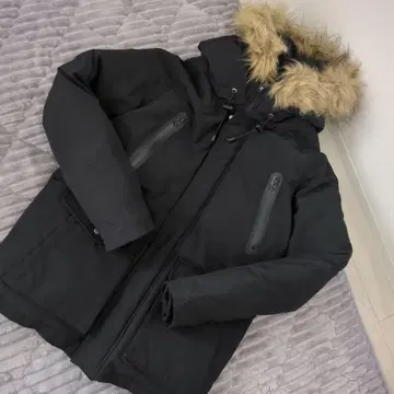 퍼 달린 블랙 다운 자켓 schott