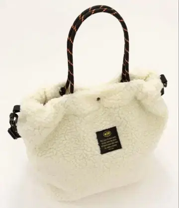 [ 완판템 ] kiu 퍼 토트백 화이트