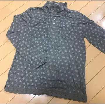 새상품 SM2 하이넥 티셔츠 미니 꽃무늬 카키 스캘럽 레이스