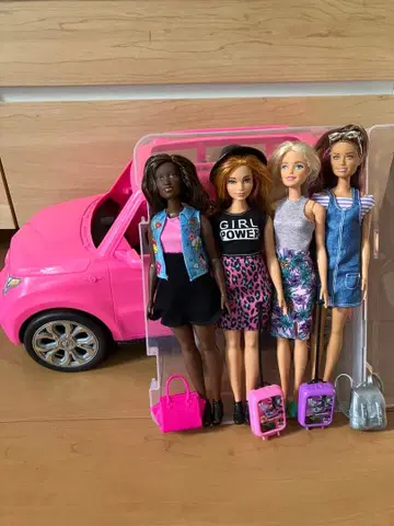 코스트코 바비 인형 4개와 핑크 SUV 자동차 세트