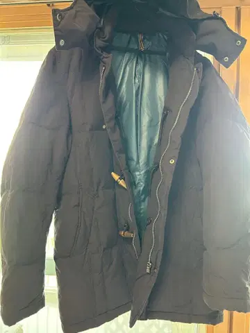 다크 브라운 다운 자켓 후드 부착
