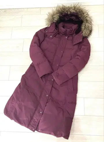 새상품급 유니클로 하이브리드 다운 울트라 웜 롱 코트 S 와인