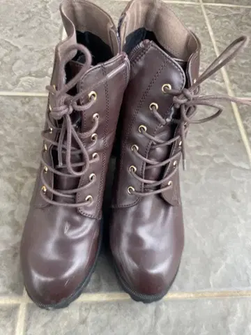 브라운 레이스업 부츠 하이힐