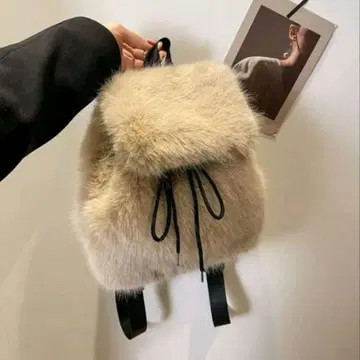 푹신푹신 퍼 백팩 캐주얼 베이지 페미닌 걸리시 가을 겨울 코디