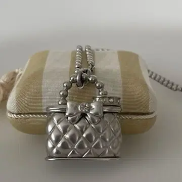 실버 백 모양 목걸이