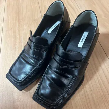 [AMERI] 스퀘어토 로퍼 UND SQUARE TOE LOAFER