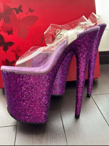 보라색 글리터 하이힐 샌들