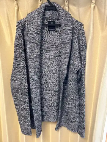 그레이 계열 니트 가디건 버튼 포함