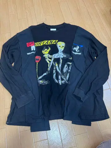 그래픽 긴팔 티셔츠 블랙