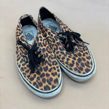 VANS 레오파드 무늬 스니커즈