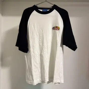 [새상품급] 영 스키니 티셔츠 L 사이즈 1회 착용