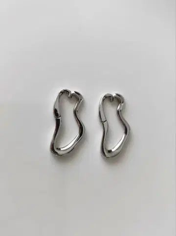 ete 허그 이어링 귀찌