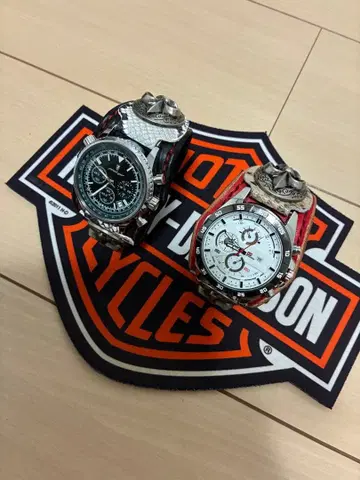 바이커 가죽 브레이슬릿 워치 화이트 다이얼 레드 가죽