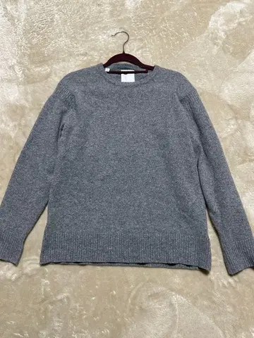 그레이 크루넥 니트 스웨터