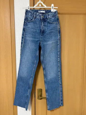 zara 스터드 장식 데님 청바지
