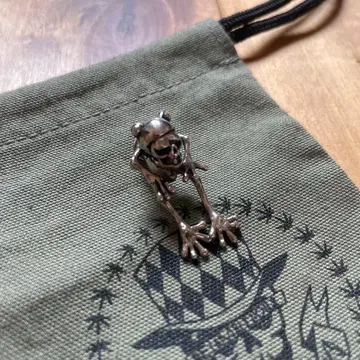 GLAMOUR PUNKS 스켈레톤 개구리 실버 귀걸이 (한쪽 귀용)