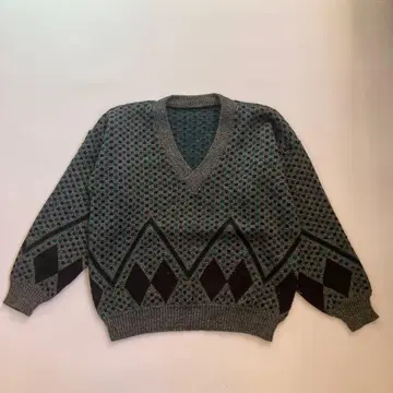 USED V넥 니트 스웨터