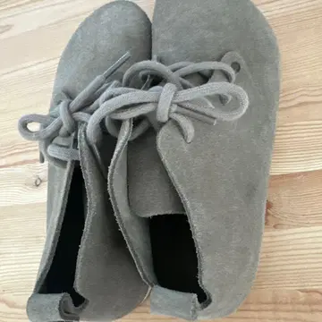 비리켄슈토크 그레이 스웨이드 신발