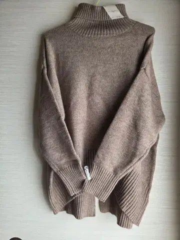 사만사 모스모스 터틀넥 니트