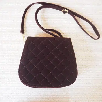 다크 브라운 퀼팅 숄더백