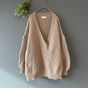 아냅민피 [F] 어른 내추럴 뽕긋 소매 루즈핏 볼록 짜임 V넥 니트