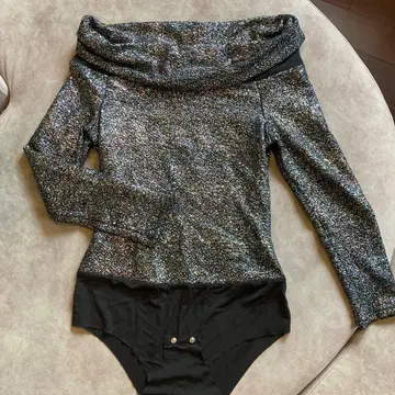 ZARA 반짝이는 오프숄더 바디수트 티셔츠