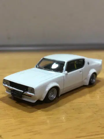 화이트 스포츠카 미니카