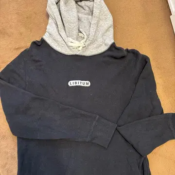 [ 기간 한정 ] LIBITUM 후드 부착 후드티 블랙/그레이