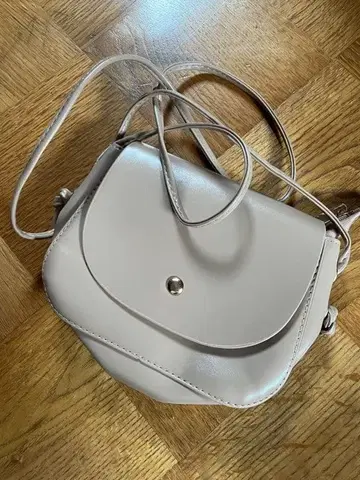 베이지 플랩 숄더백