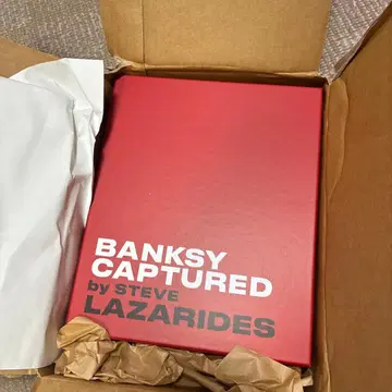 BANKSY CAPTURED by STEVE LAZARIDES Vol.1