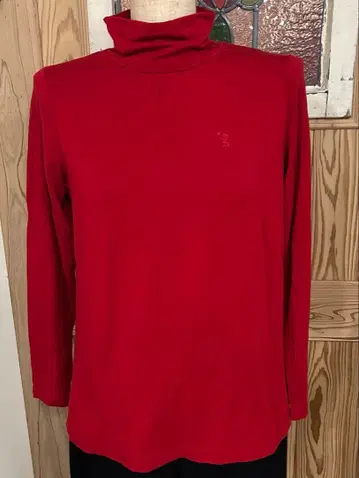 토피스 TOPYS 레드 빨간색 터틀넥 긴팔 상의 신축성 원단