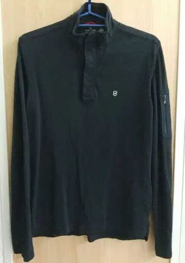 빅토리녹스 하프 지퍼 니트 VICTORINOX