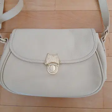 츠모리치사토 숄더백 고양이 베이지