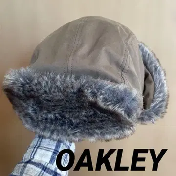 OAKLEY 오크레이 브라운 플라이트 캡 귀도리 퍼 새상품급