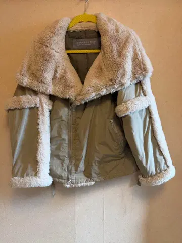 FERAL FLAIR 필라 플레어 올리브 보아 숏 자켓