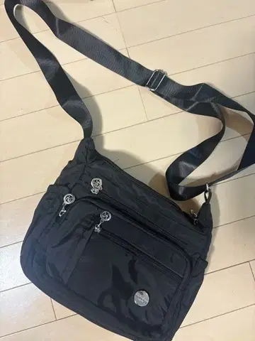 블랙 나일론 숄더백