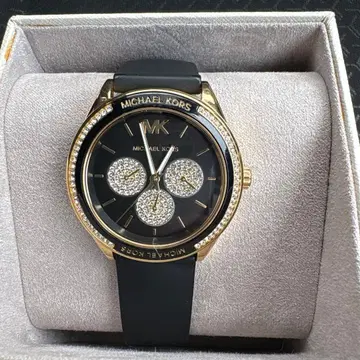 MICHAEL KORS 블랙 골드 러버 스트랩 시계