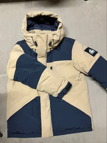 CAMP7 후드 부착 다운 자켓 베이지 블랙