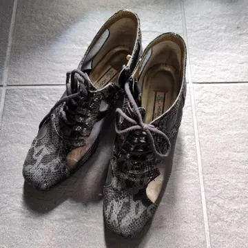 HONEY MOON 레오파드 무늬 펌프스