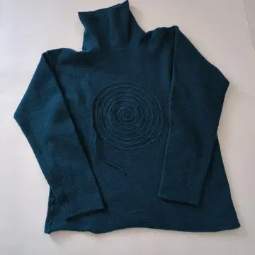 요건 레일의 압축 니트 터틀넥 상의