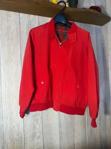 빨간색 집업 체크 무늬 자켓