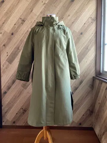 Zelal 올리브색 후드 부착 롱 코트