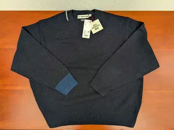 UNIQLO x ANYA HINDMARCH 프리미엄 라무 크루넥 스웨터