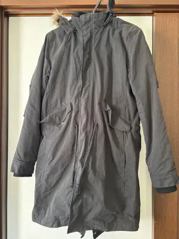 블랙 모즈 코트 퍼 후드 포함