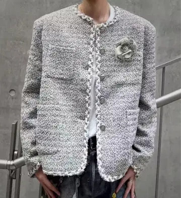 한국 스타일 트위드 자켓 M 사이즈 실버 플라워 모티브 포함 ALUDE