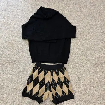 [ 여성용 코디 ] 블랙 리브 니트 스웨터와 숏팬츠 세트