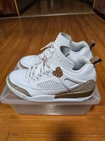 에어 조던 화이트/골드 스니커즈