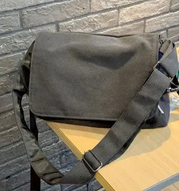 블랙 캔버스 숄더백