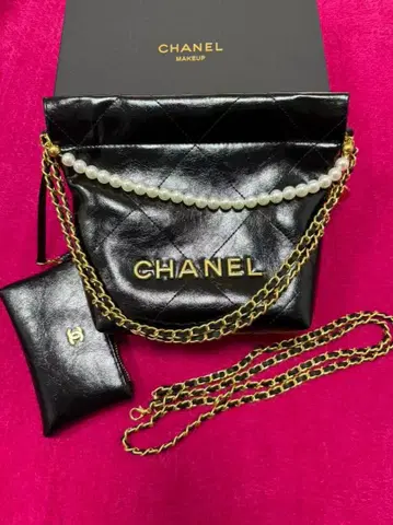 매우 아름다운 펄 체인 숄더백, 블랙 가죽 숄더백