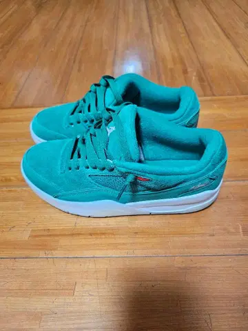 터콰이즈 스웨이드 점프맨 스니커즈